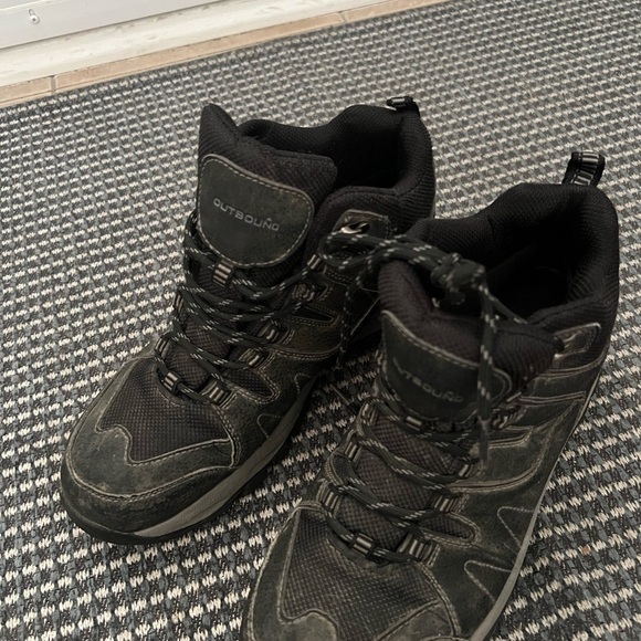 Men’s winter boots size 9 - Picture 1 of 4